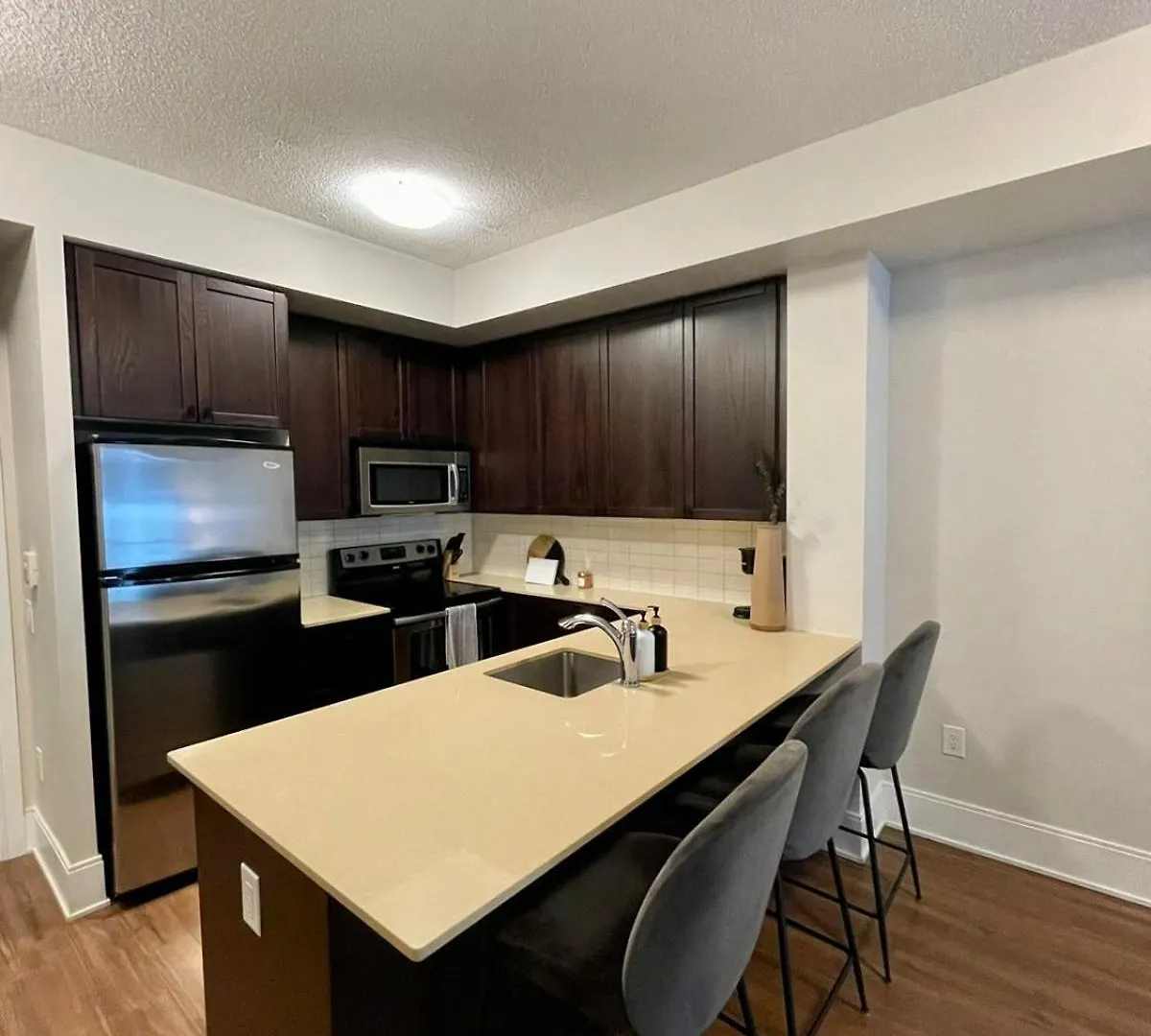 Toronto Entertainment District - King Bed Condo - Close To Core - Dome - Scotiabank - Cne - Fort York - Near King St W 아파트