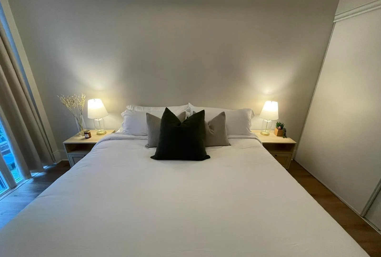 아파트 Toronto Entertainment District - King Bed Condo - Close To Core - Dome - Scotiabank - Cne - Fort York - Near King St W