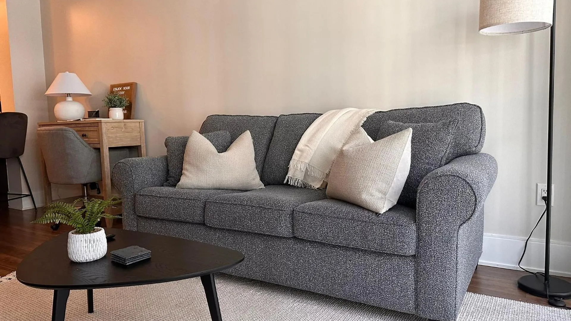 Toronto Entertainment District - King Bed Condo - Close To Core - Dome - Scotiabank - Cne - Fort York - Near King St W 0*,  캐나다