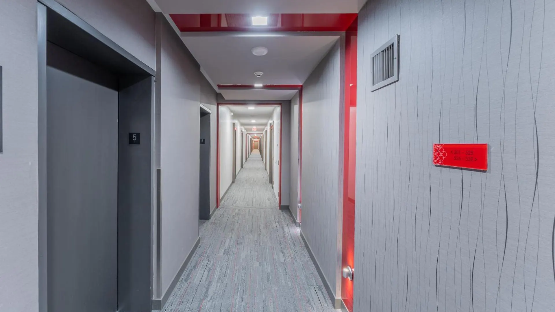 Toronto Entertainment District - King Bed Condo - Close To Core - Dome - Scotiabank - Cne - Fort York - Near King St W 0*,  캐나다
