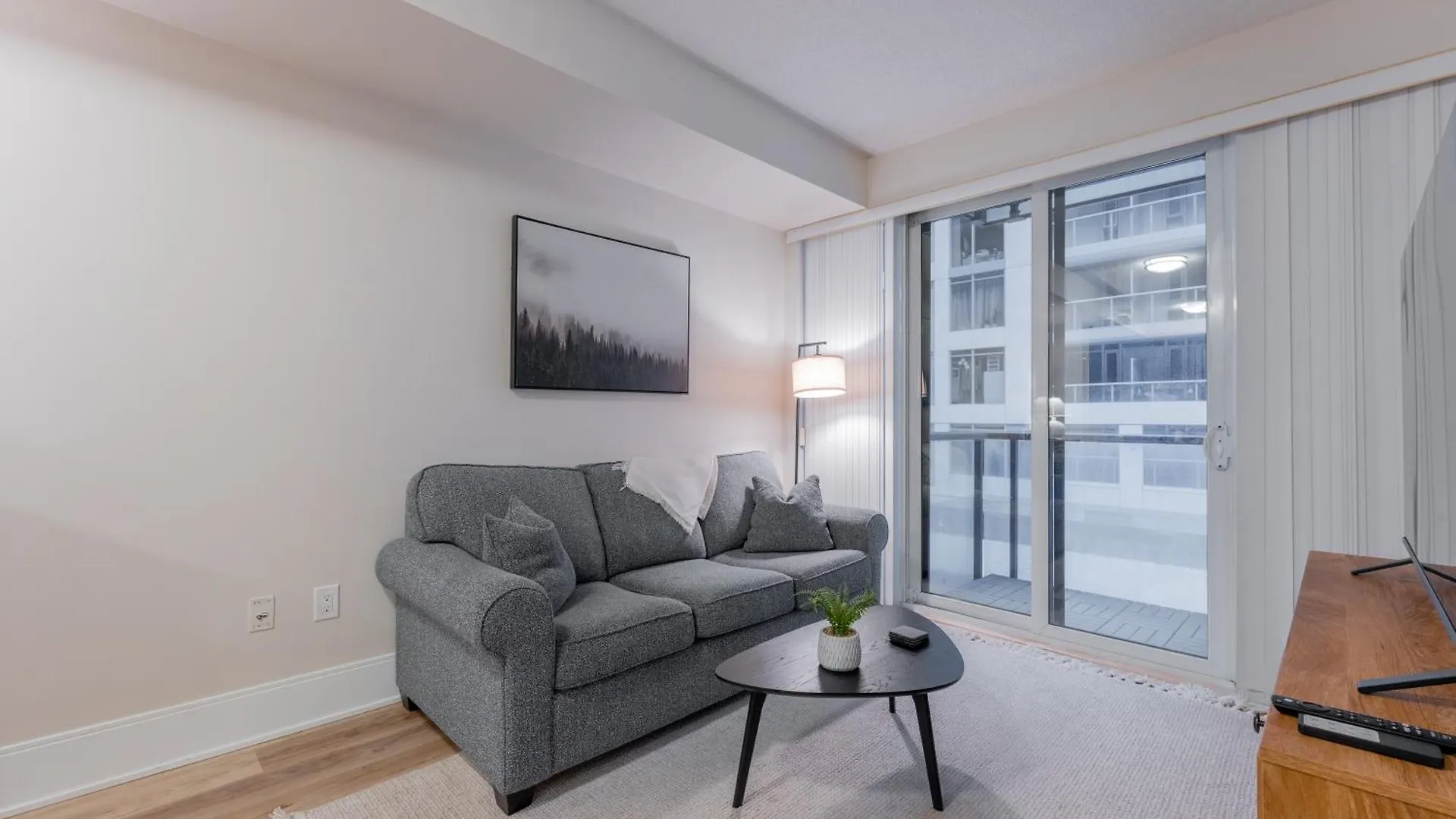 Toronto Entertainment District - King Bed Condo - Close To Core - Dome - Scotiabank - Cne - Fort York - Near King St W 아파트