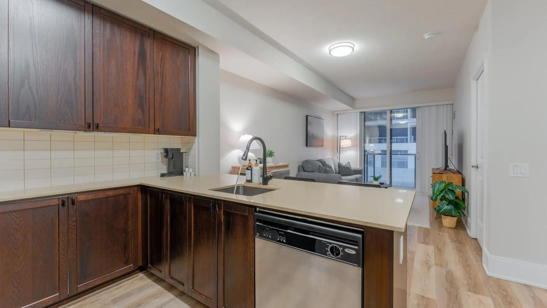 아파트 Toronto Entertainment District - King Bed Condo - Close To Core - Dome - Scotiabank - Cne - Fort York - Near King St W